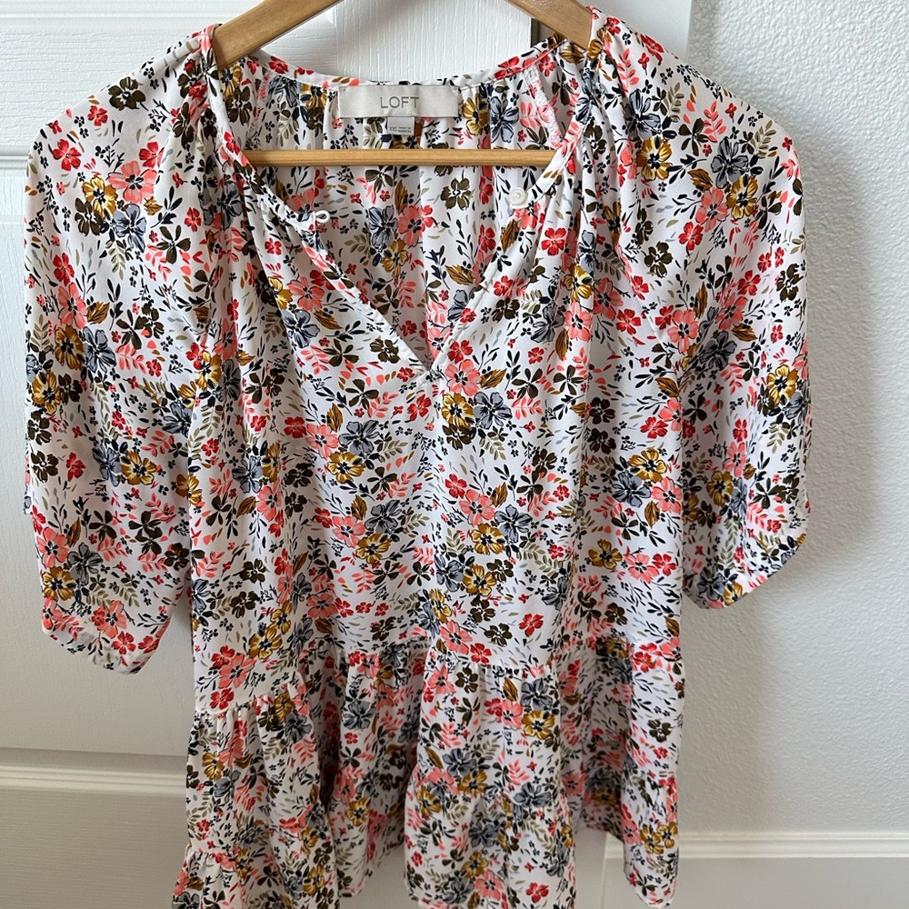 LOFT flowy blouse floral size XXS